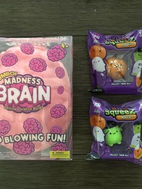 Jumbo brain squishy & 2 taba squishies